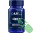 life-extension-biotin-600mcg-holding-bottle – Alt: Person holding Life Extension Biotin 600 mcg supplement bottle

